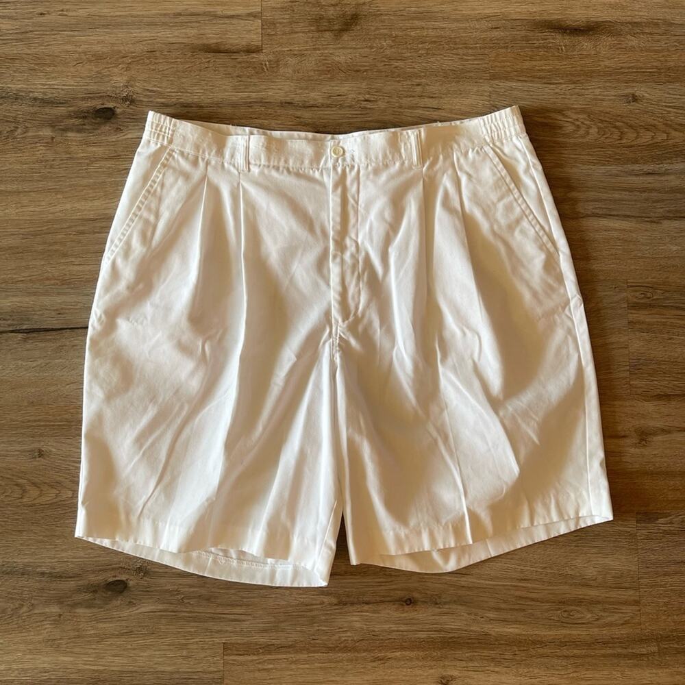 A.M. Player White Golf Shorts Size 40